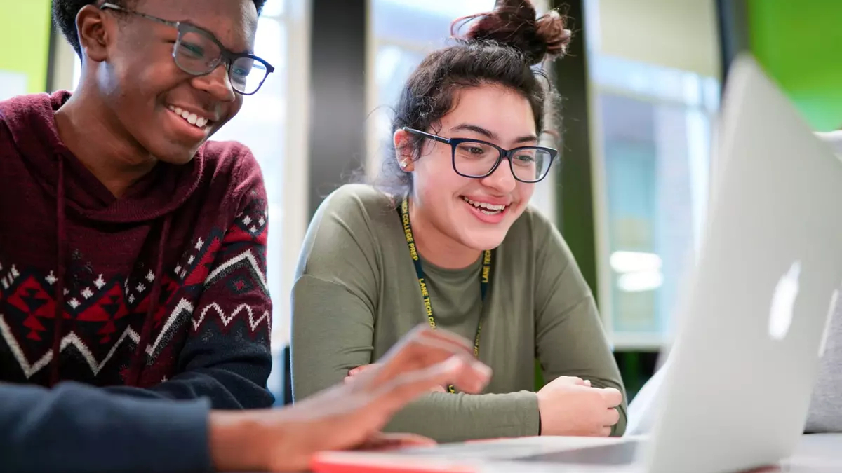 How to Write a Strong Scholarship Essay That Stands Out